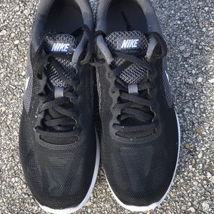 Women’s Nike Revolution 3 Size 9
